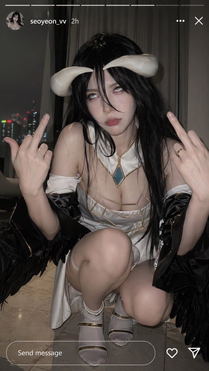 Albedo Cosplay Instagram Snapshot — Defiant Pose Prompt