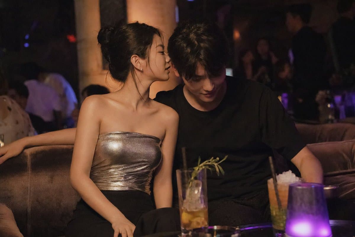 VIP Lounge Whisper — Realistic Sora 2 Prompt