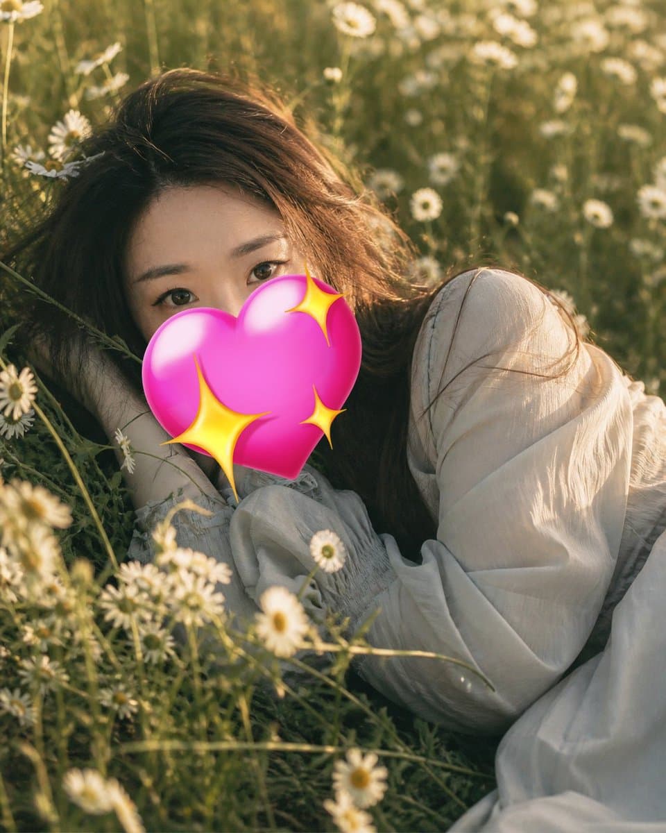 Dreamy Daisy Field Portrait — Sora 2 Prompt