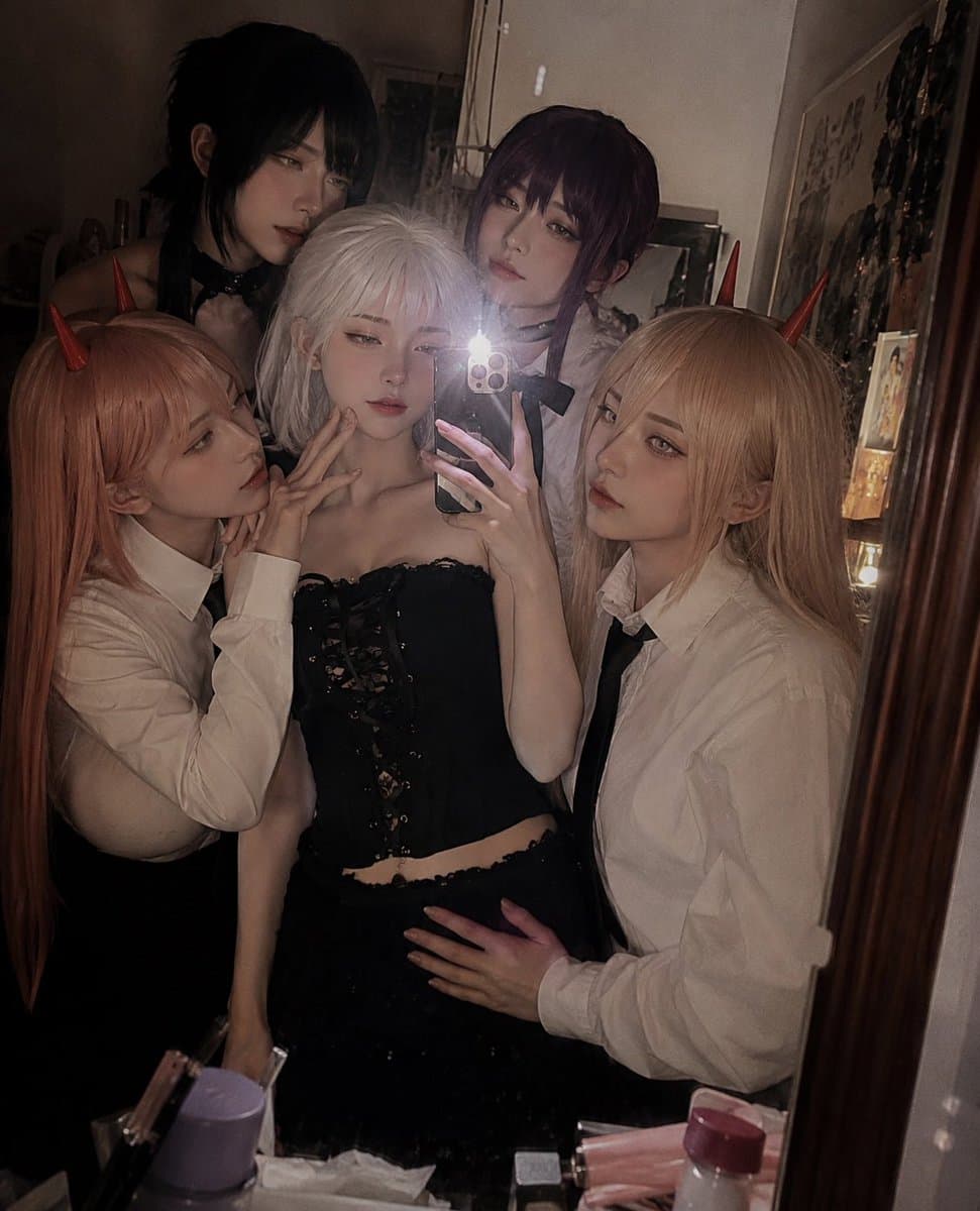 Anime Cosplay Mirror Selfie Prompt — Sora 2